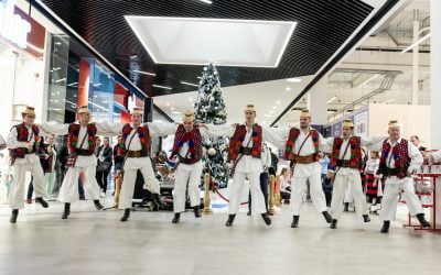 Ansamblul ,,Flori din Maramureş” și ,,Păstrătorii Tradiției”, au marcat Ziua Națională a României